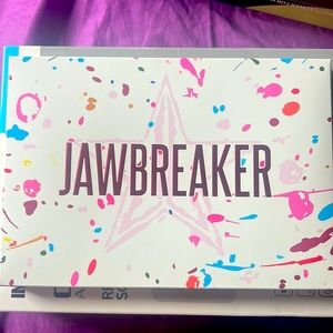 NWT eye shadow palette